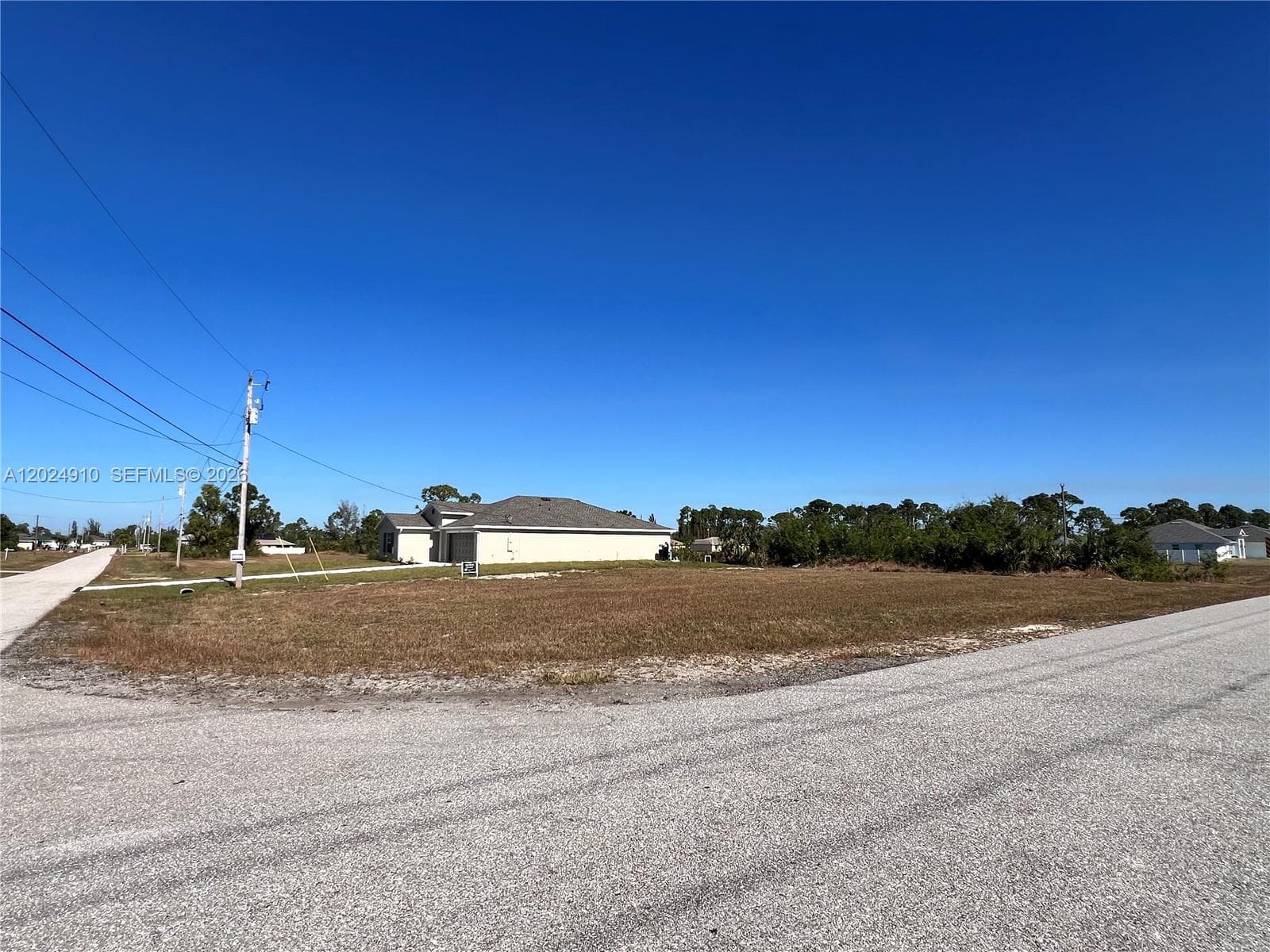 3239 NE 9 Avenue, Cape Coral FL 33909