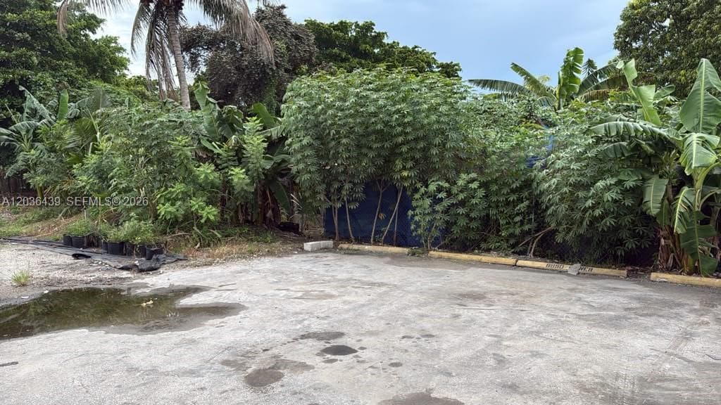 11970 NW 159th St, Hialeah FL 33018
