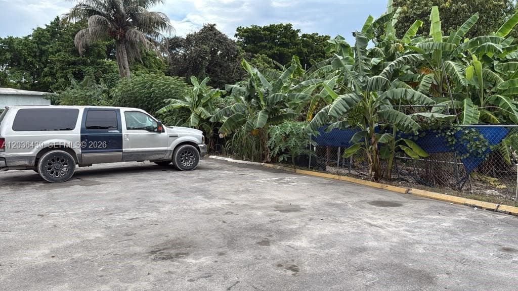 11970 NW 159th St, Hialeah FL 33018