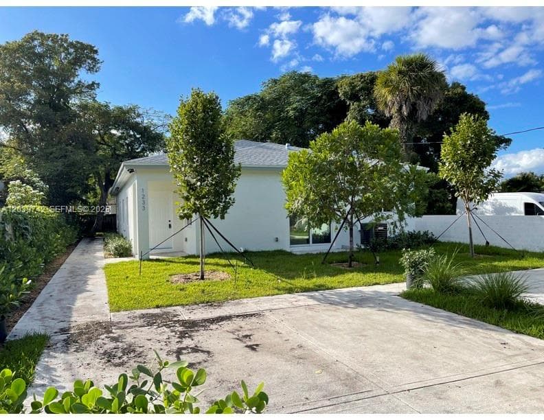 213 NW 12th St, Pompano Beach FL 33060