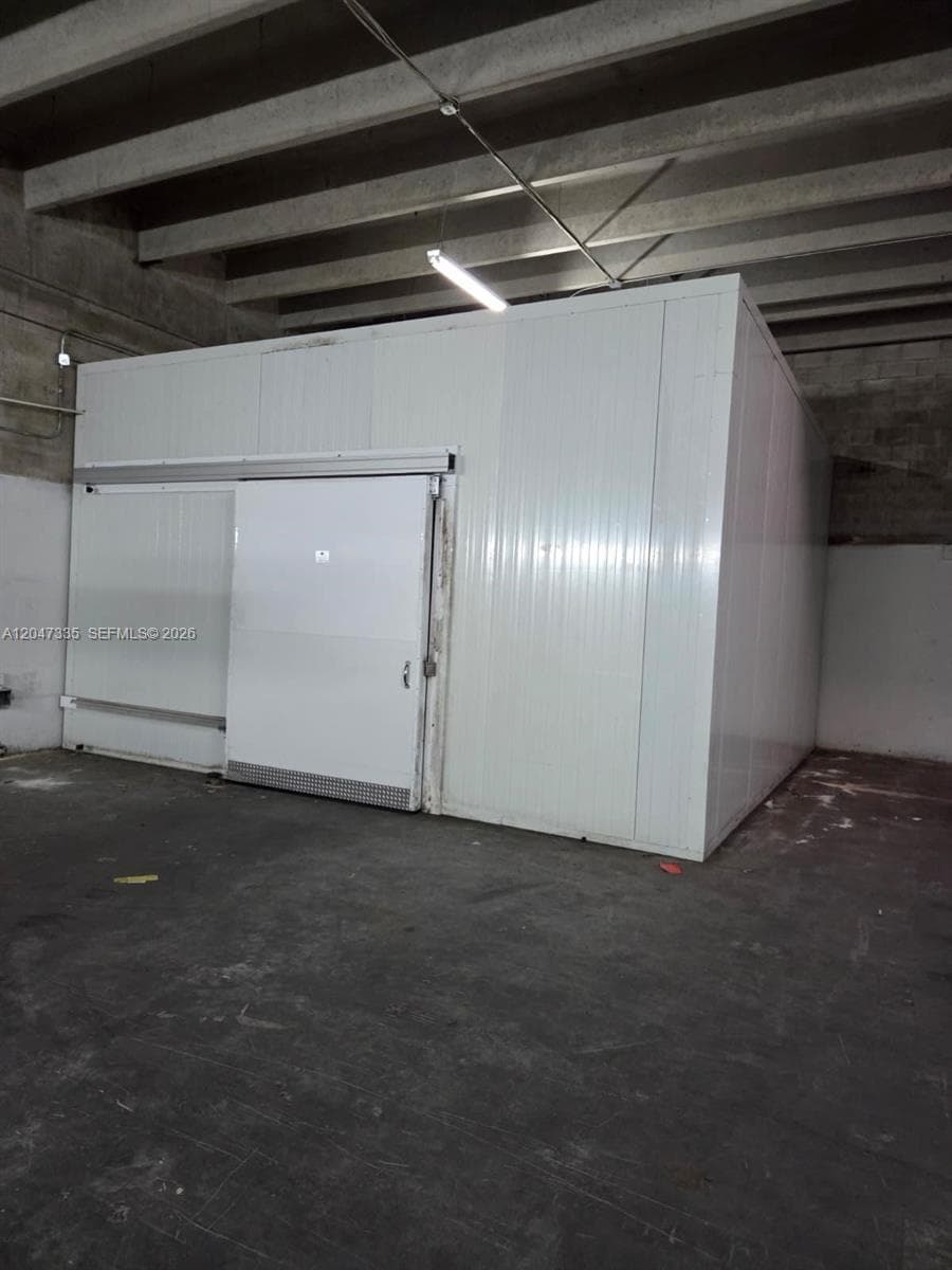WALK-IN COOLER