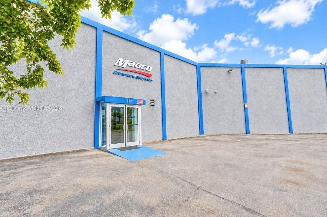 660 NW 137th St, North Miami FL 33168