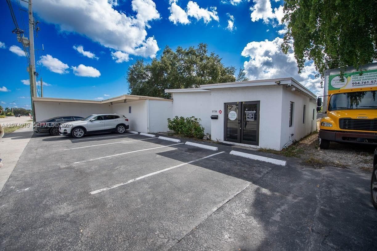 5738 W Hallandale Beach Blvd, West Park FL 33023