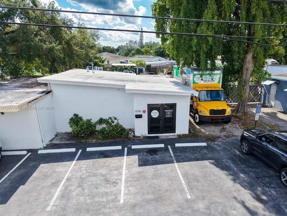 5738 W Hallandale Beach Blvd, West Park FL 33023