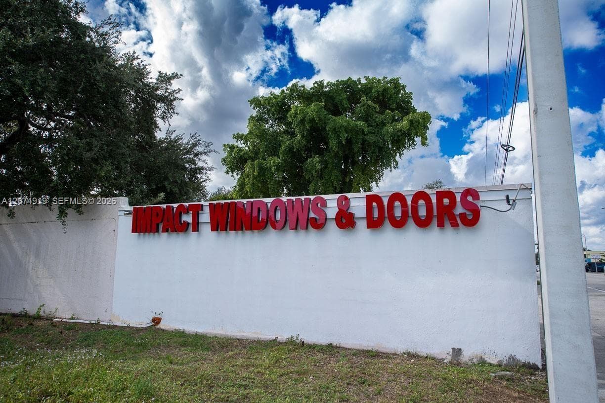 5738 W Hallandale Beach Blvd, West Park FL 33023