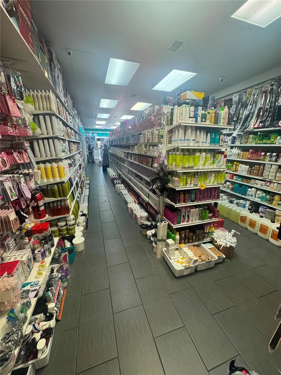 Hialeah, FL, 33015