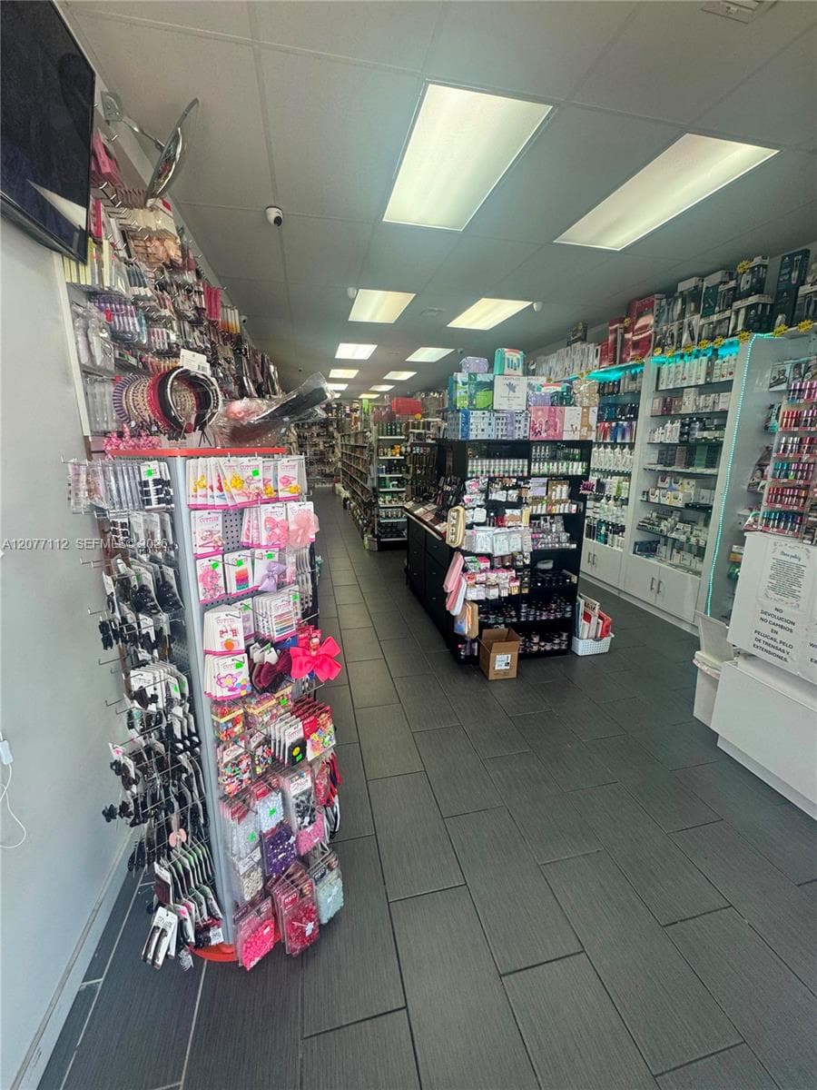 Hialeah, FL, 33015