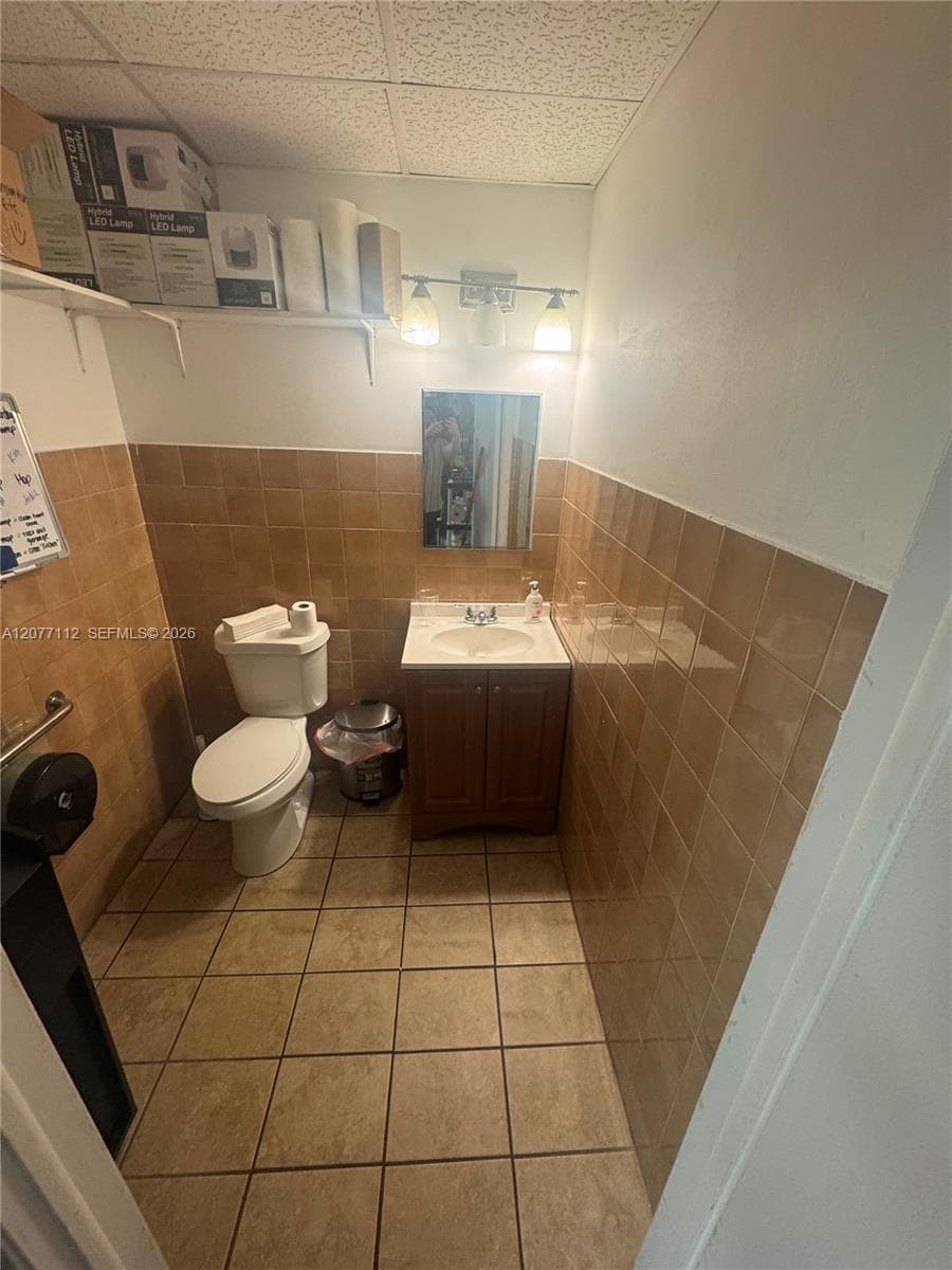 Hialeah, FL, 33015