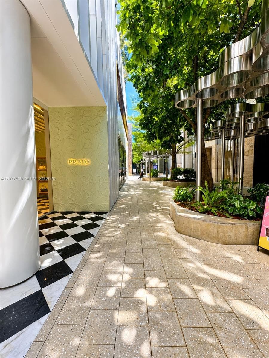 250 NW 51st St, Miami FL 33127