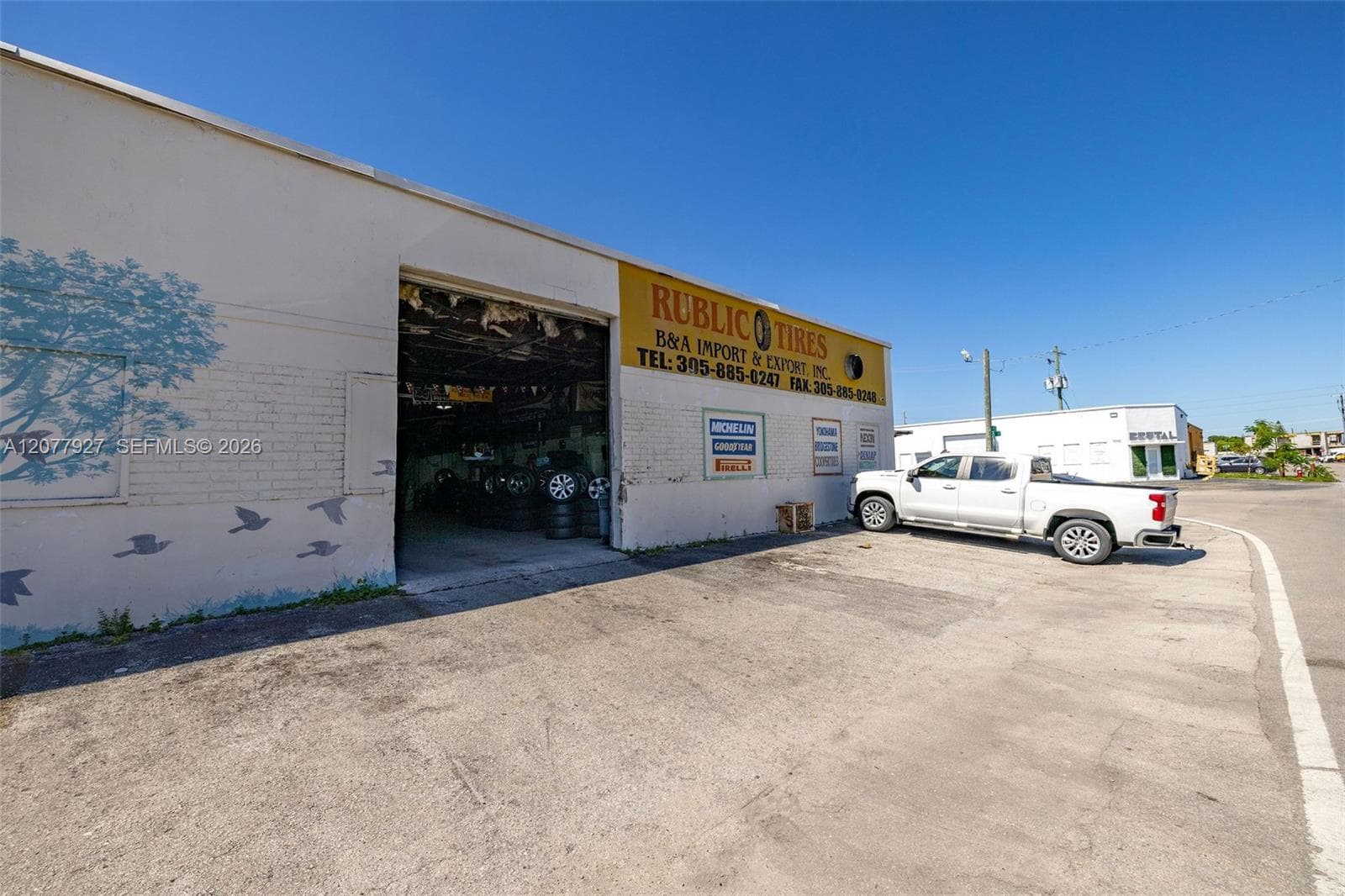 1090 E 15th St, Hialeah FL 33010