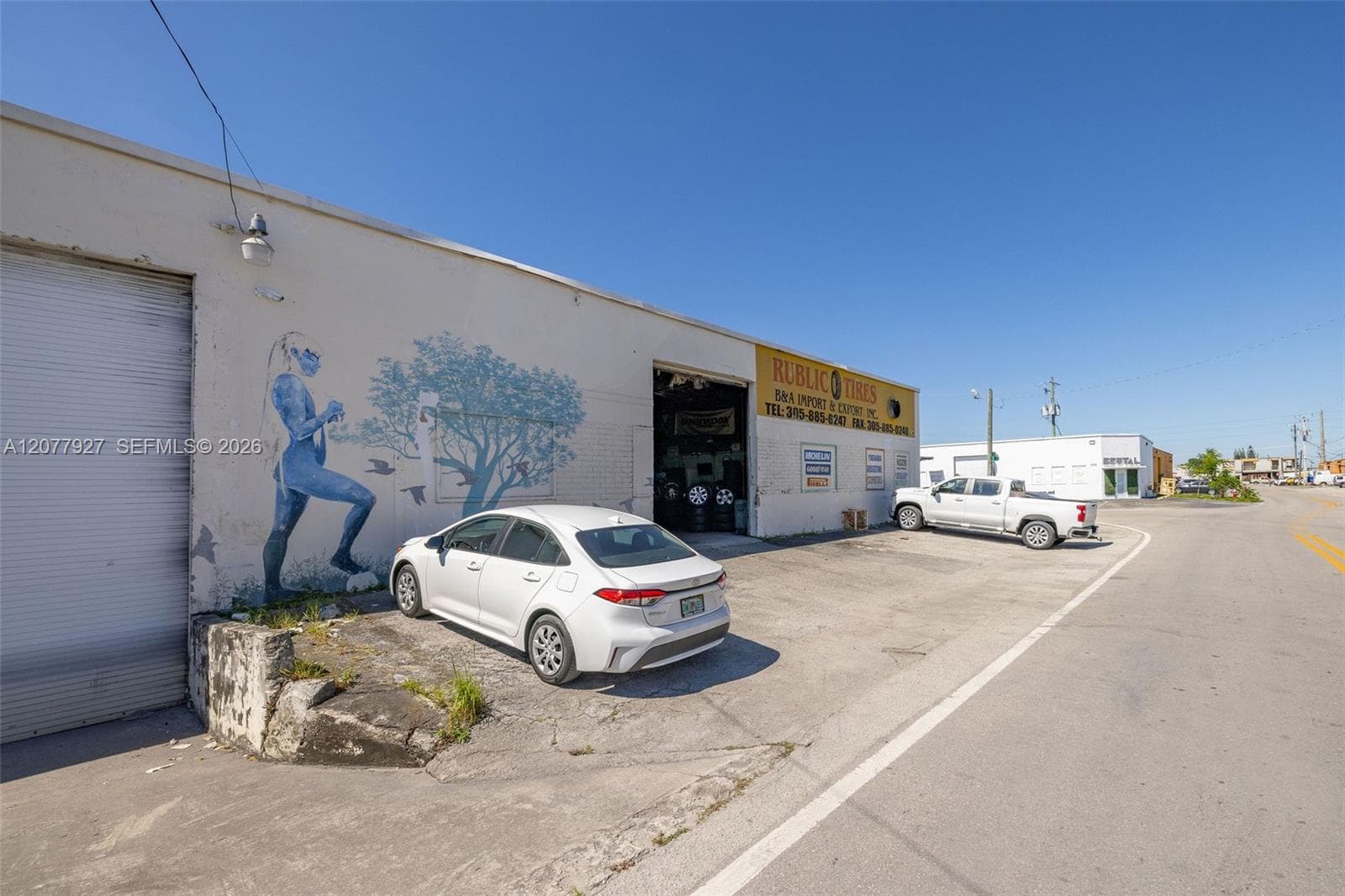 1090 E 15th St, Hialeah FL 33010