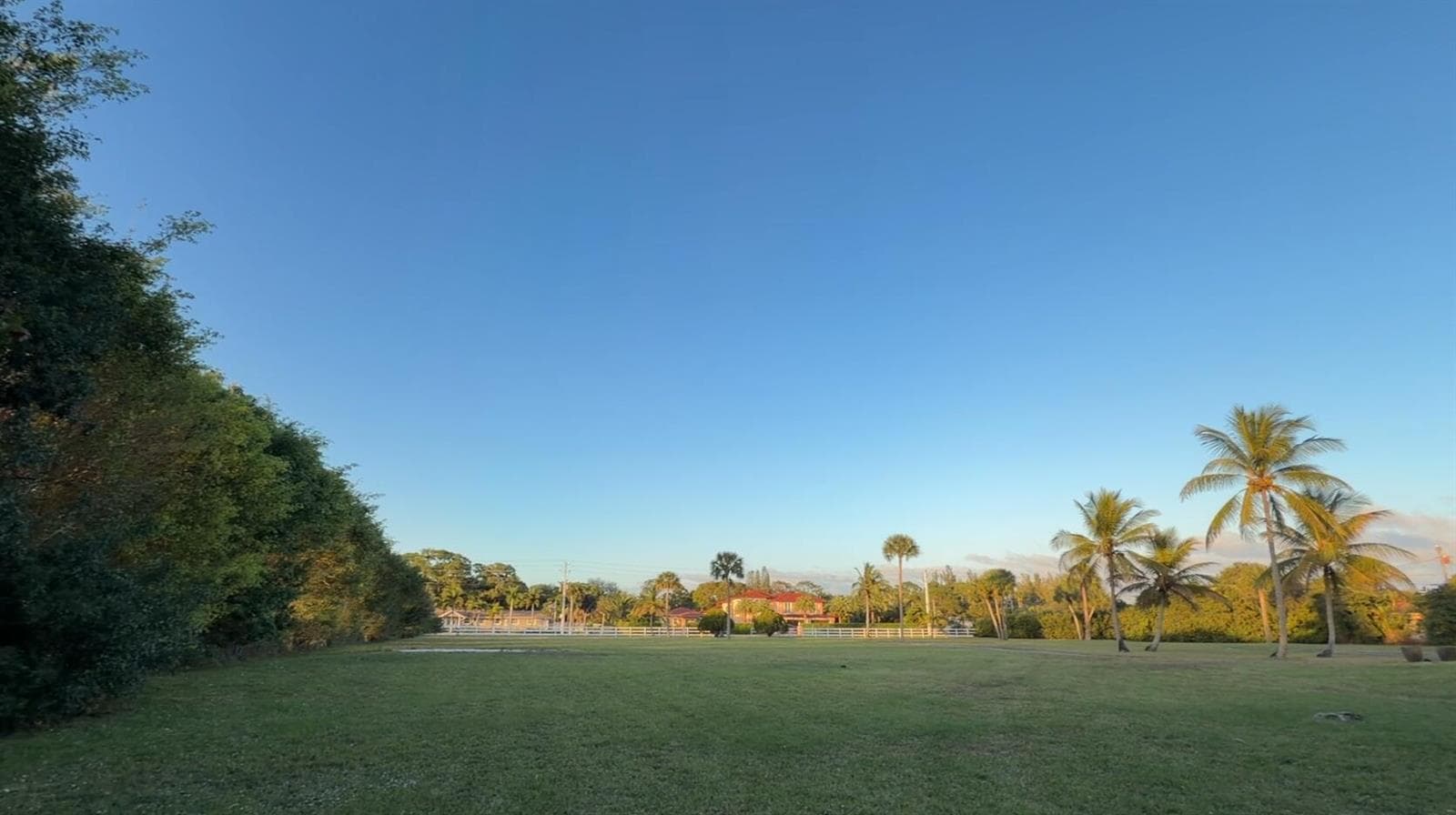 View to North onto Lillian Avenue