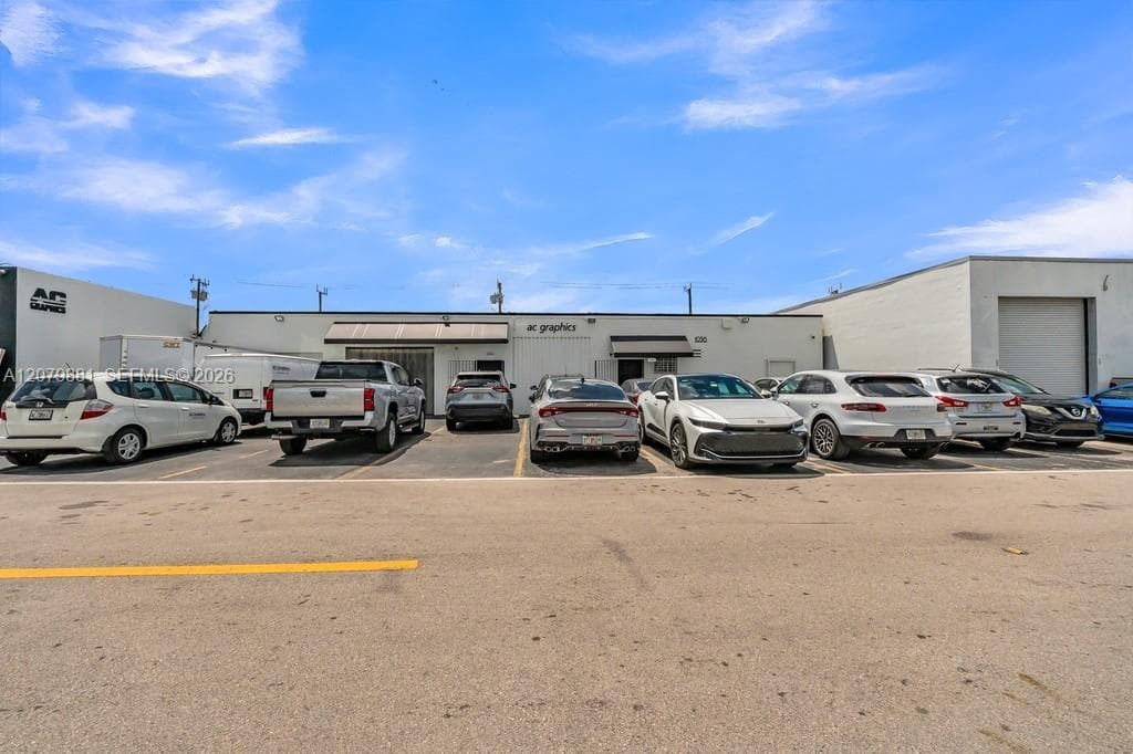 1060 E 24th St, Hialeah FL 33013