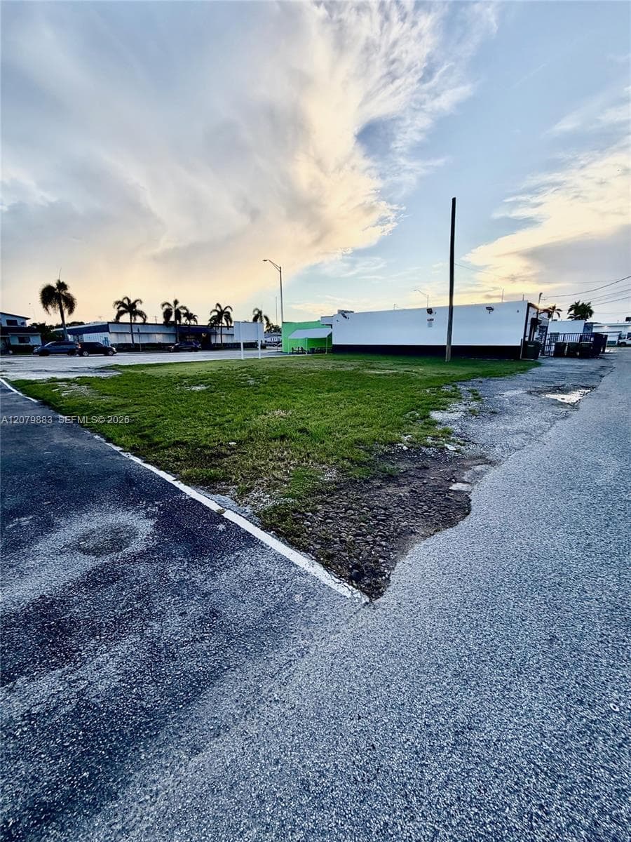 54 NW 8th St, Homestead FL 33030