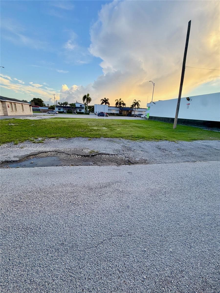 54 NW 8th St, Homestead FL 33030