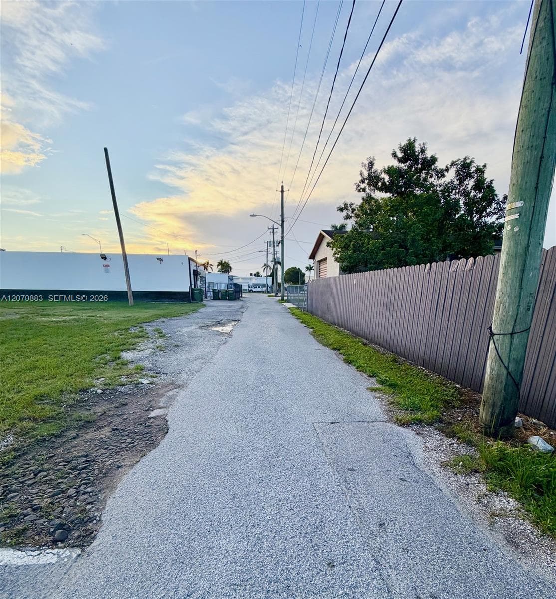54 NW 8th St, Homestead FL 33030