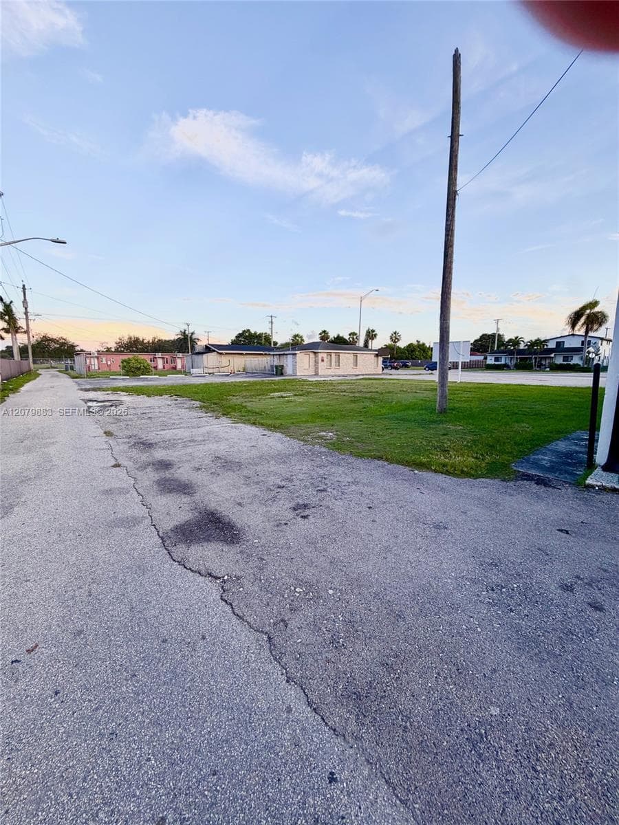 54 NW 8th St, Homestead FL 33030