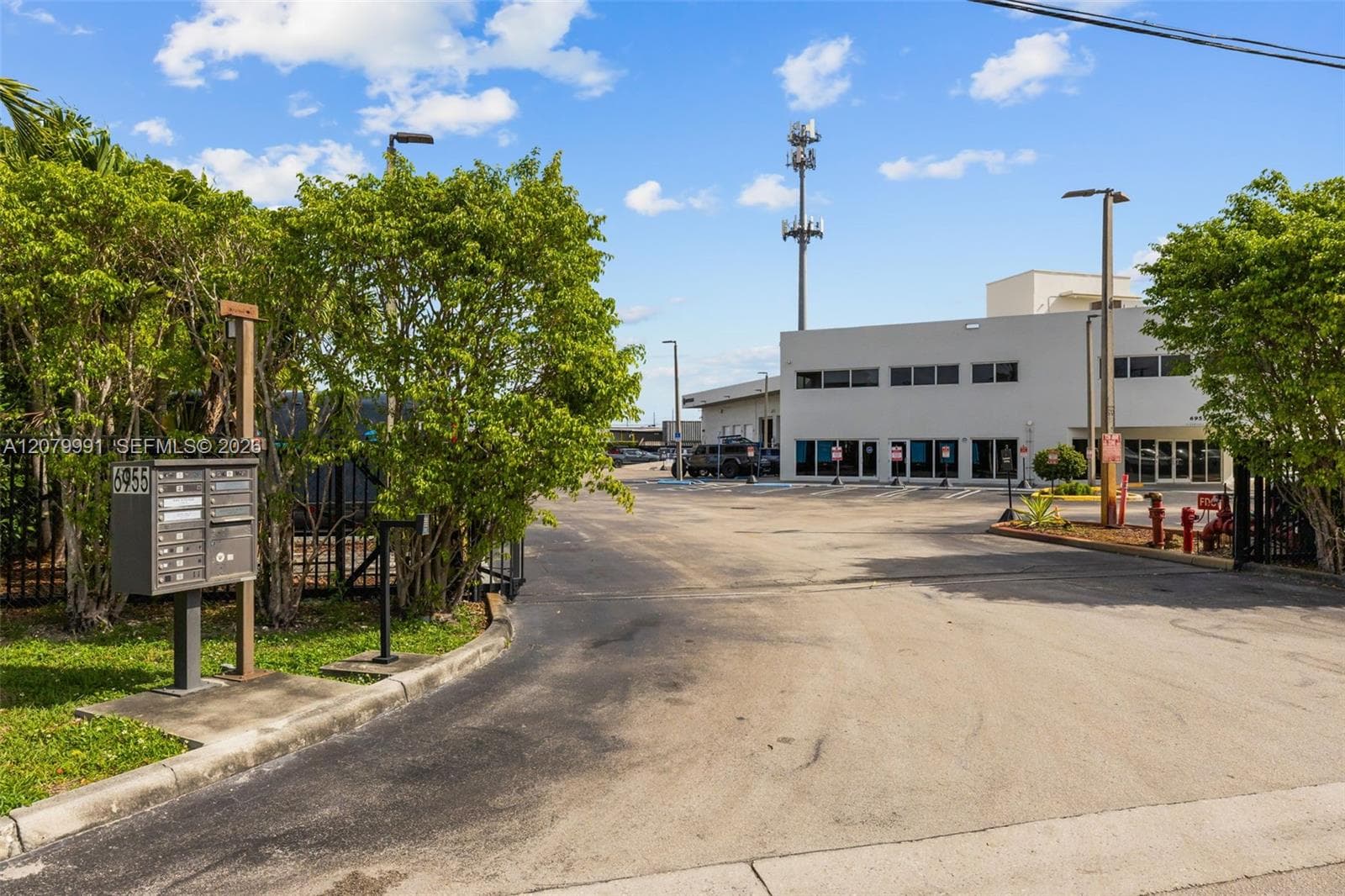 6955 NW 52nd St, Miami FL 33166