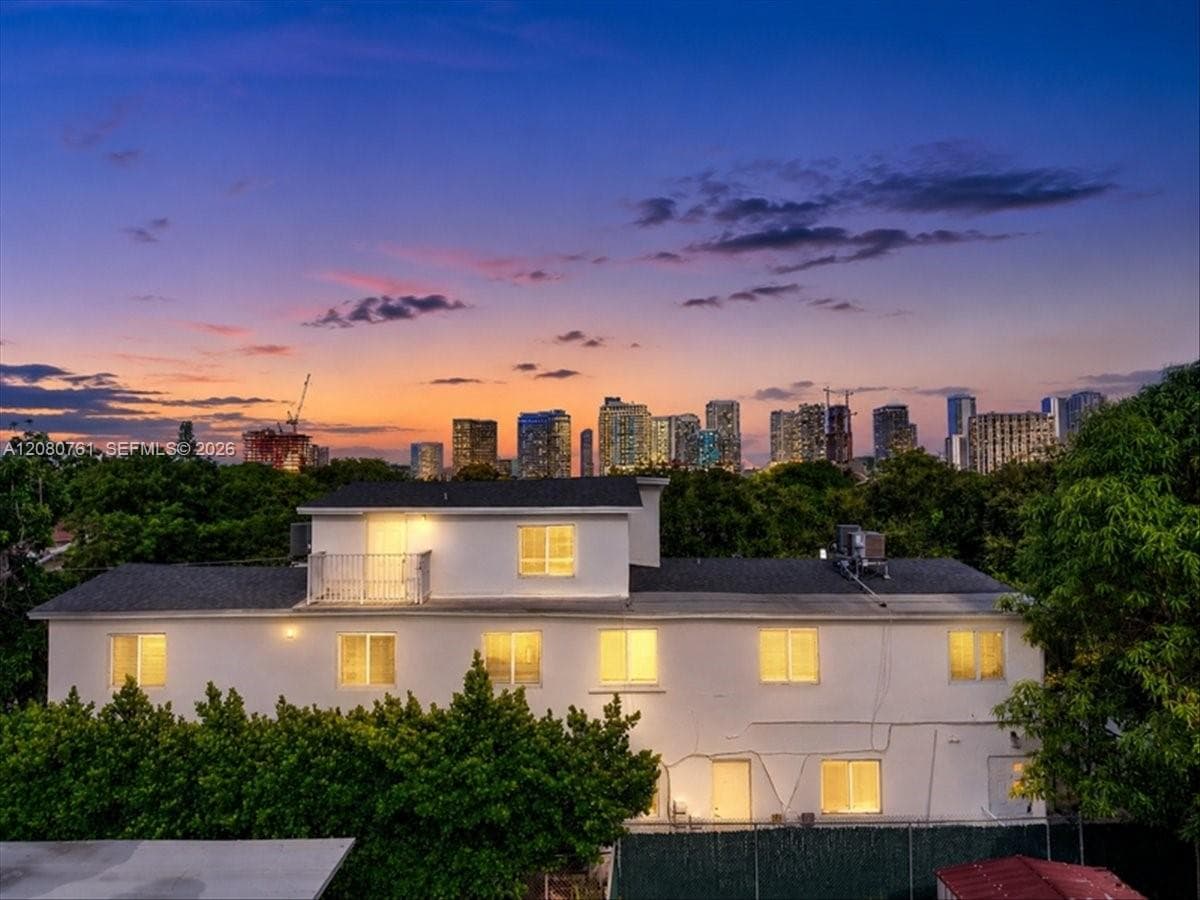 268 NW 34th St, Miami FL 33127