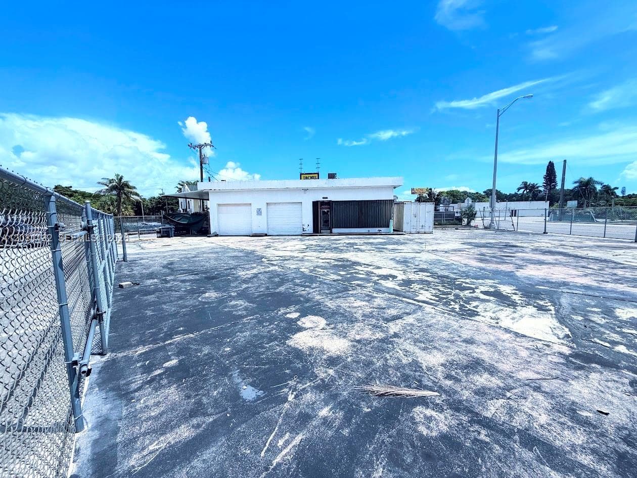11815 NE 2nd Ave, Miami FL 33161