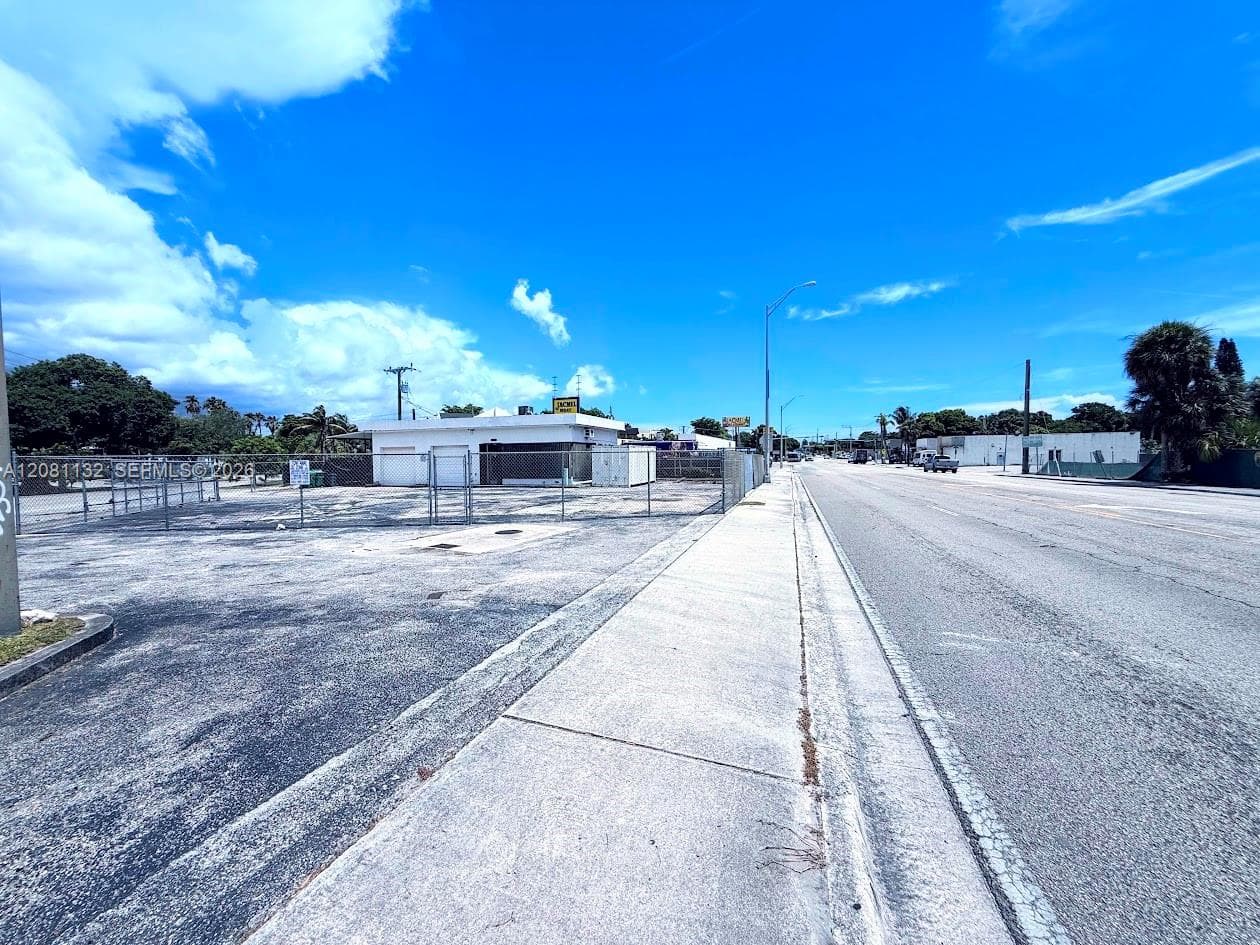 11815 NE 2nd Ave, Miami FL 33161
