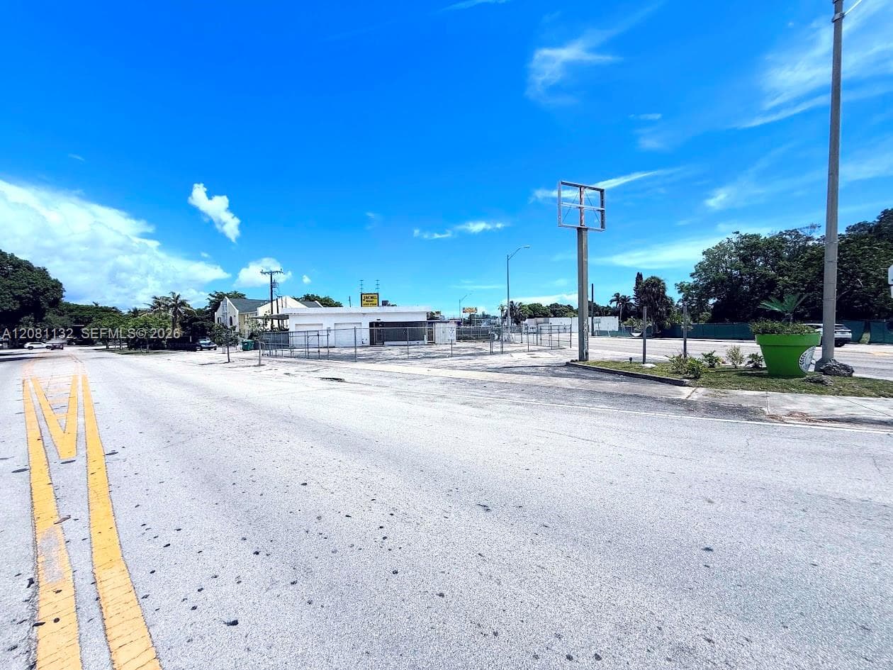 11815 NE 2nd Ave, Miami FL 33161
