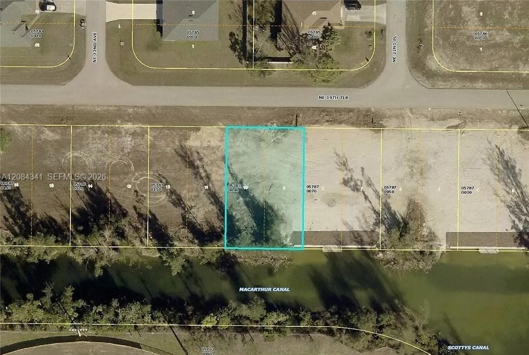 2208 NE 39th TER, Cape Coral FL 33909