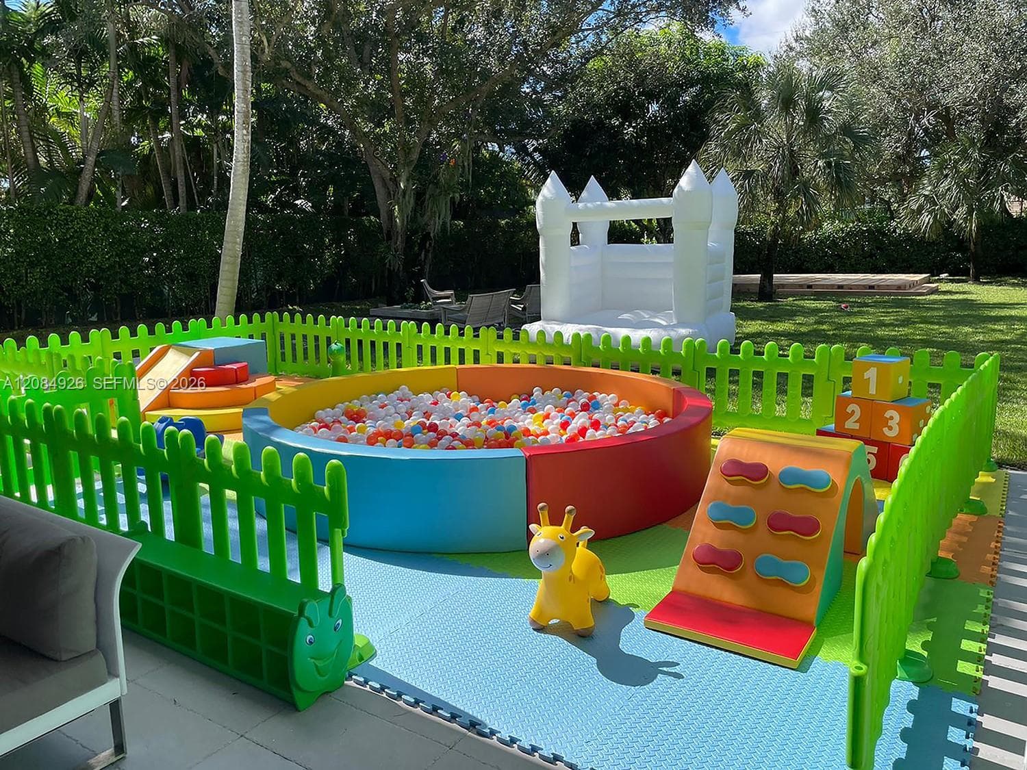 8554 NW 61st St, Miami FL 33166