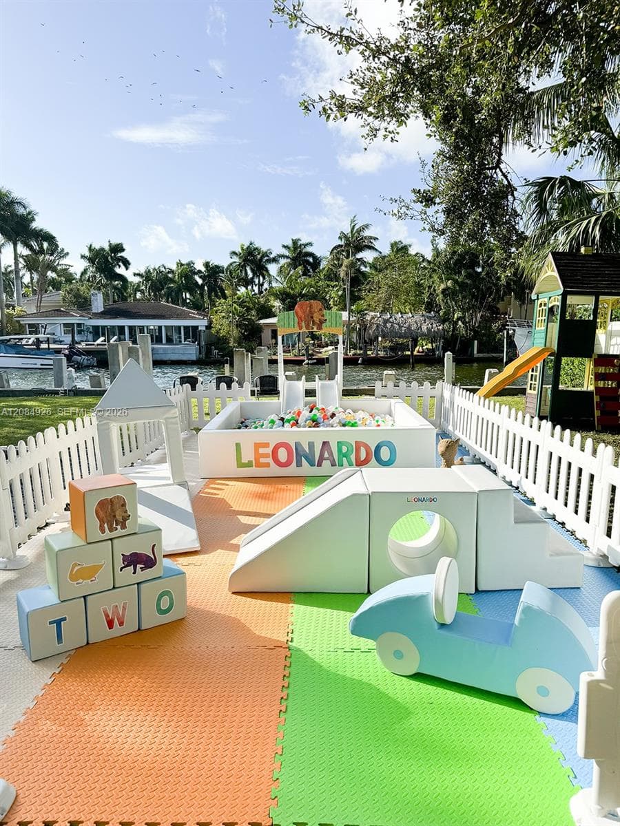 8554 NW 61st St, Miami FL 33166