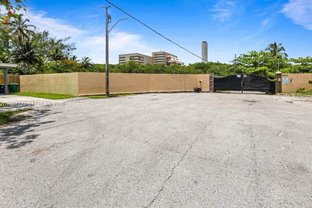 4400 SW 42nd Ter, Dania Beach FL 33314