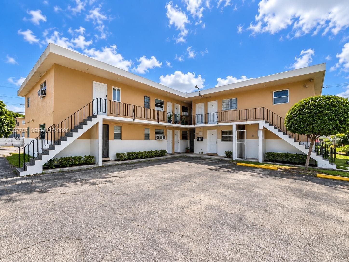 1880 NW 36th St, Miami FL 33142