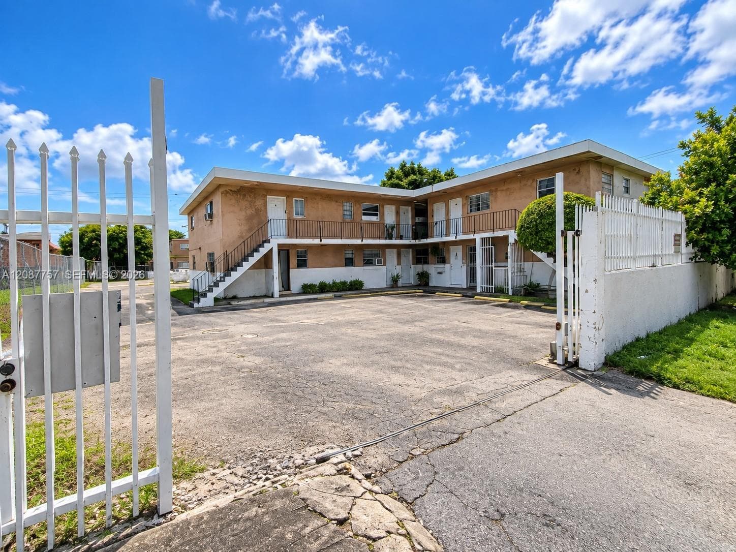 1880 NW 36th St, Miami FL 33142