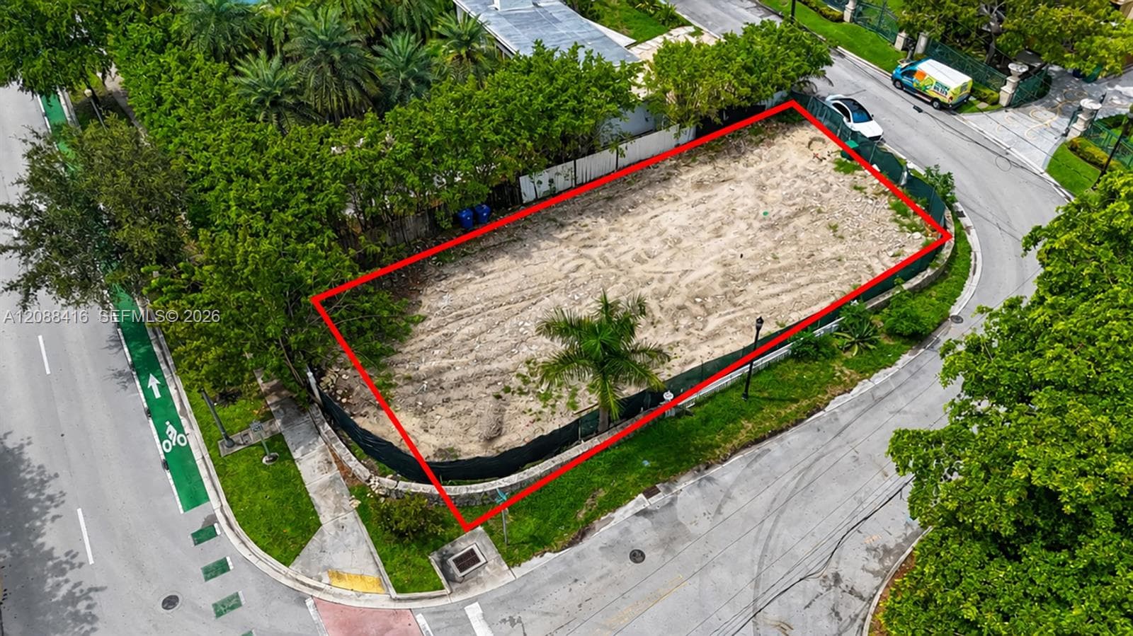 920 N Venetian Dr, Miami FL 33139
