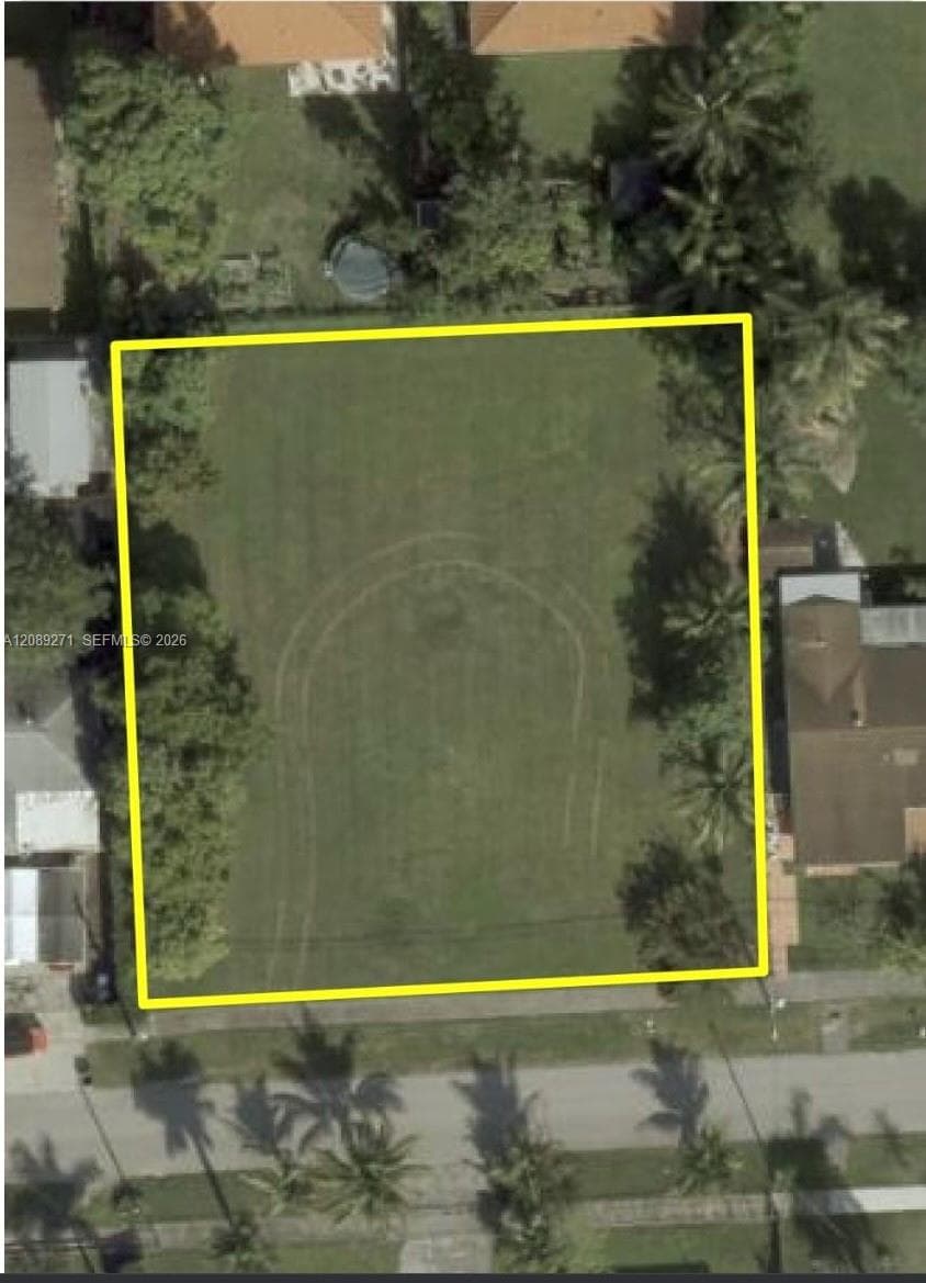 25 NW 160th St, Miami FL 33169