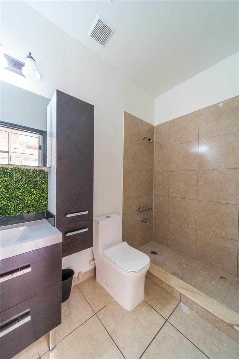 600 Palm Ave, Hialeah FL 33010